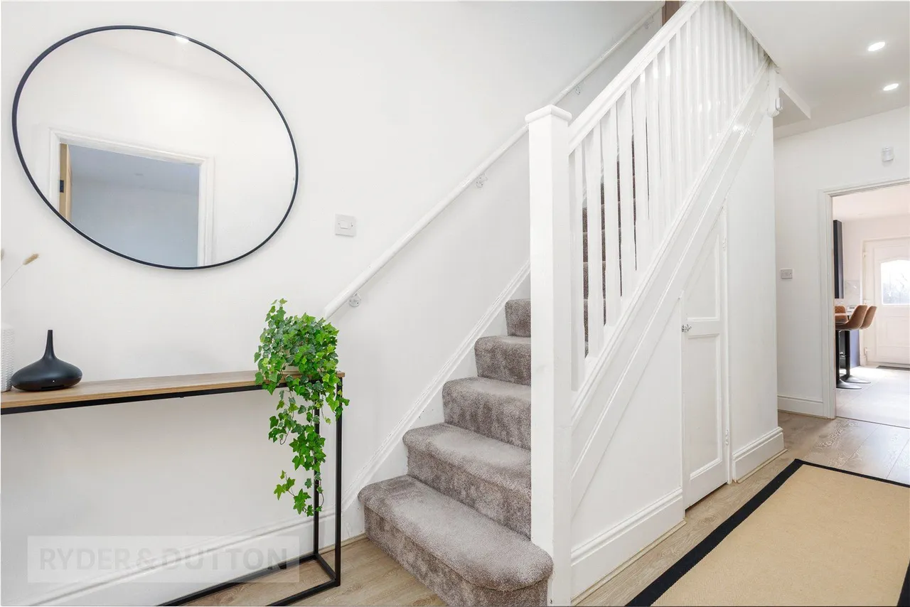 Broadway, Chadderton, OL9, photo 16