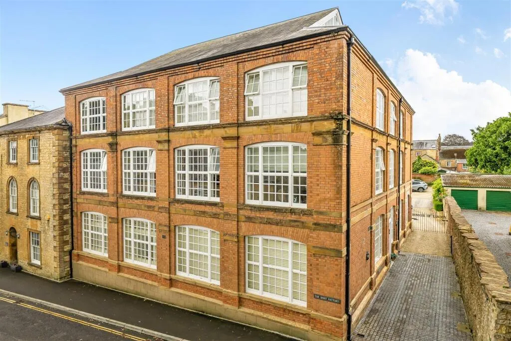 3 bed flat for sale, Abbey Street, Crewkerne, TA18