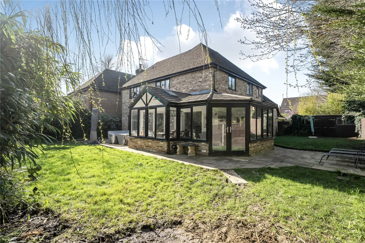 Ruskin Court, Crowthorne, Berkshire, RG45 6DD, photo 2