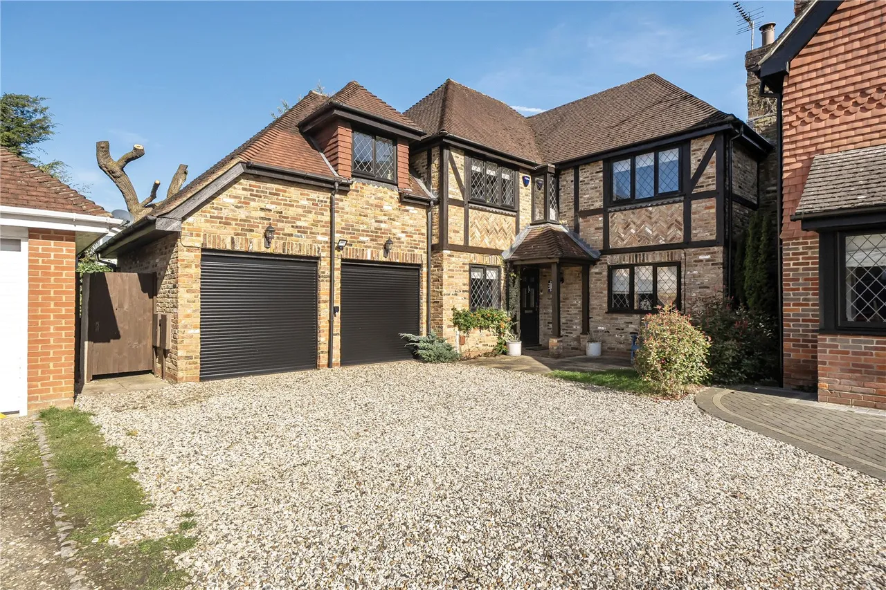 5 bed house for sale — Ruskin Court, Crowthorne, Berkshire, RG45 6DD