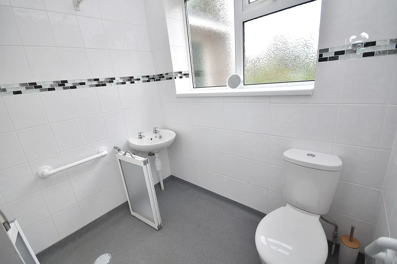 Bollinbarn Drive, Macclesfield, photo 11