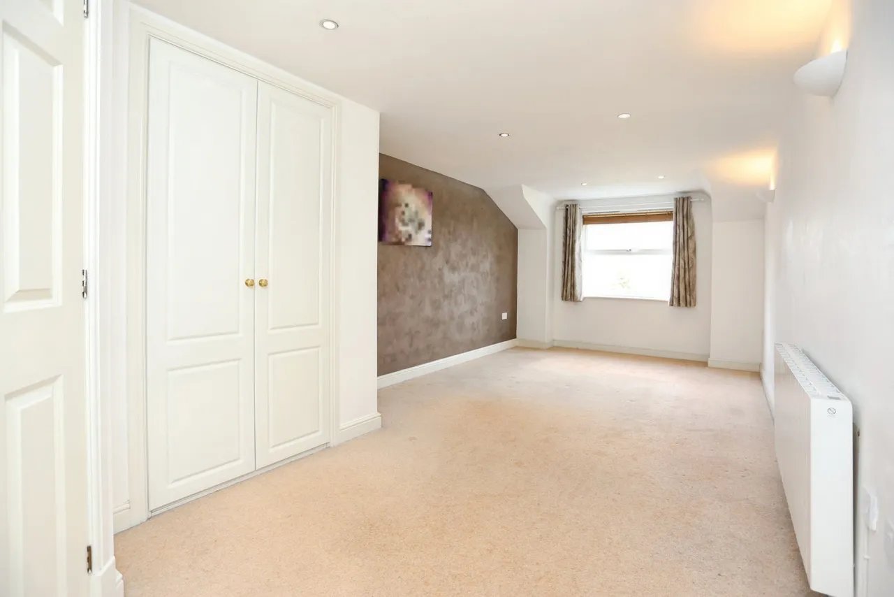 Heaton Moor Road, Stockport, SK4, photo 5