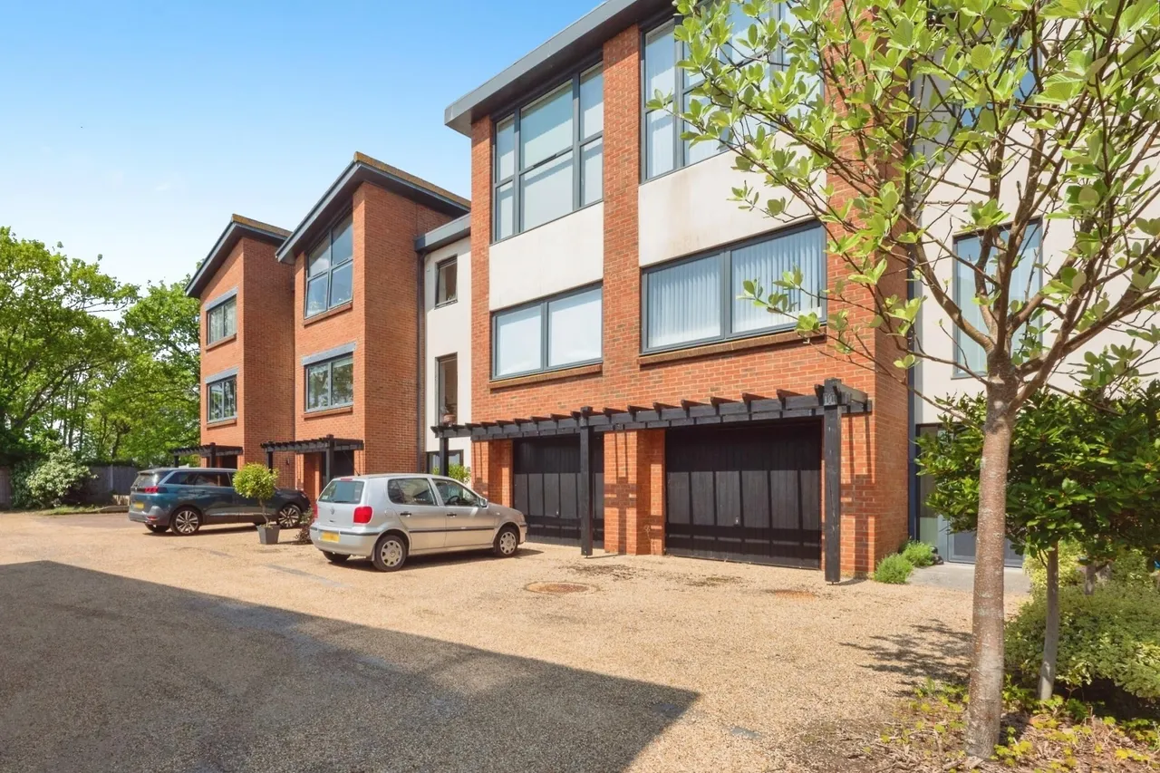 4 bed house for sale, Barrack Road, Weymouth, DT4