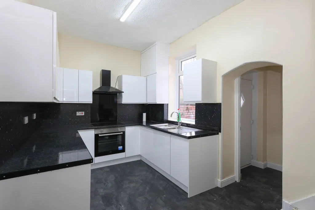 Sarah Butterworth Street, Rochdale OL16 5EW, photo 3