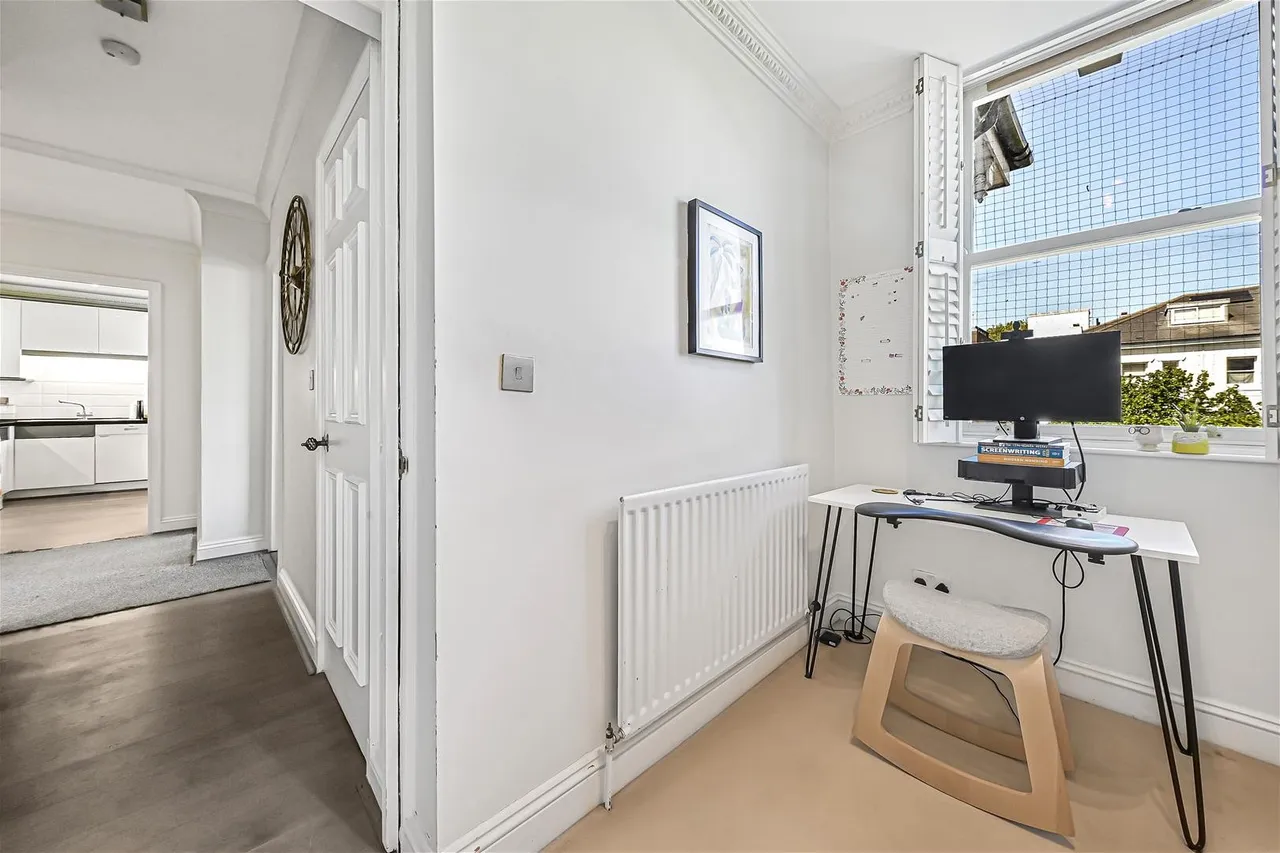Belsize Grove, London NW3 4UP, photo 17