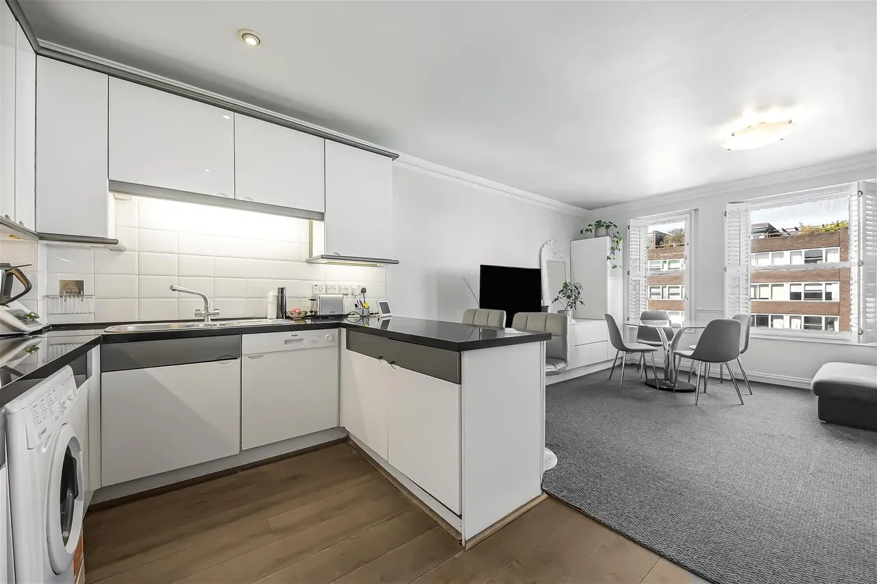 Belsize Grove, London NW3 4UP, photo 15