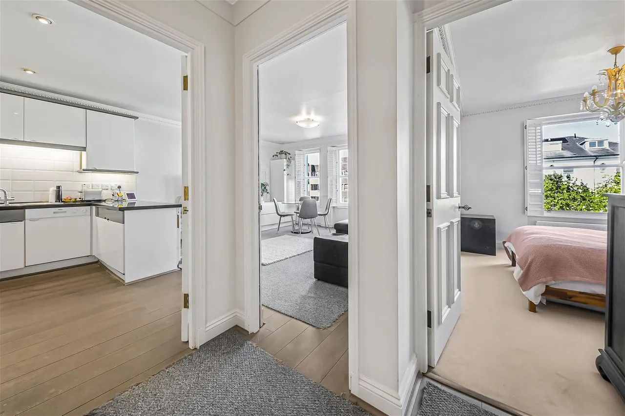 Belsize Grove, London NW3 4UP, photo 13
