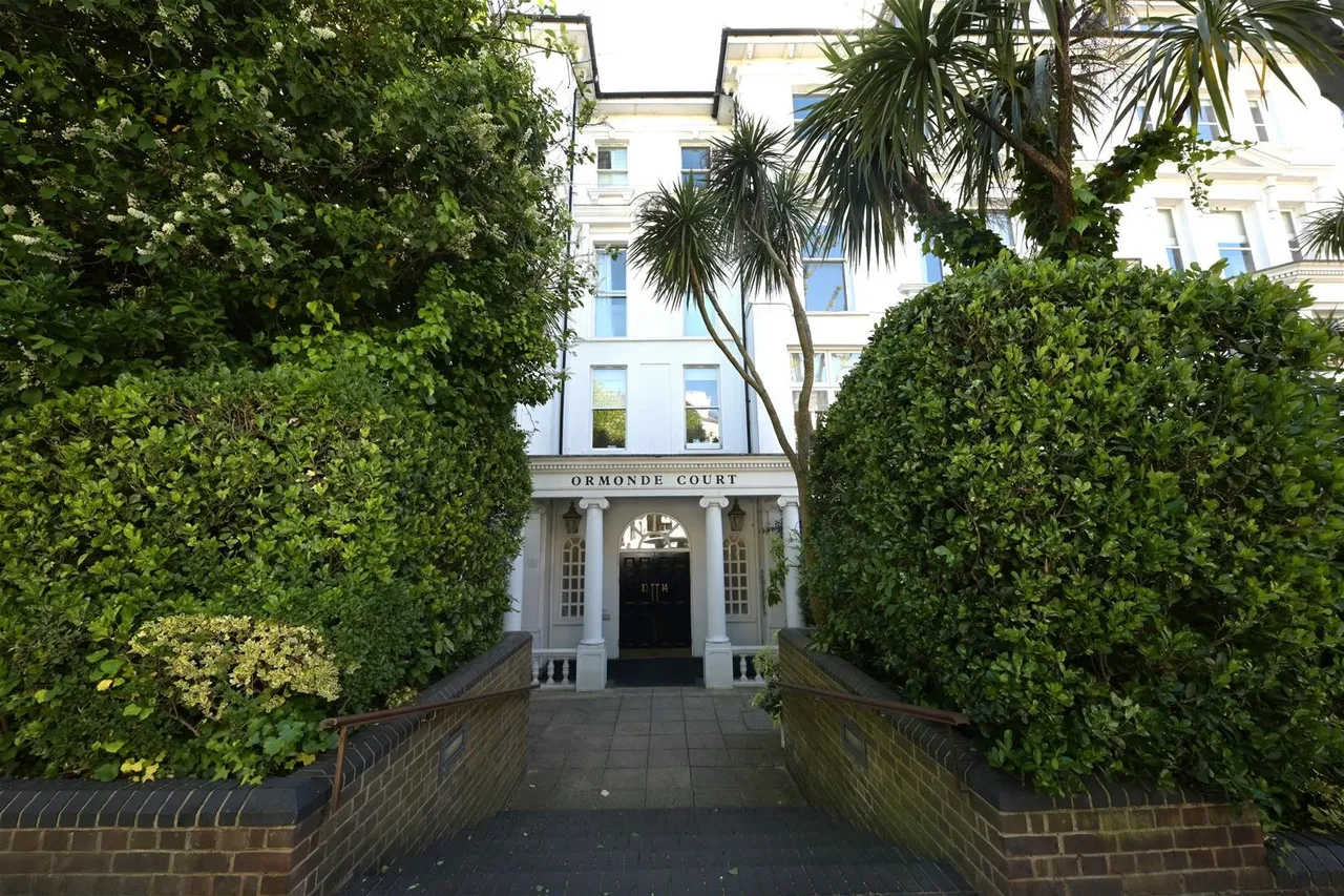 Belsize Grove, London NW3 4UP, photo 4