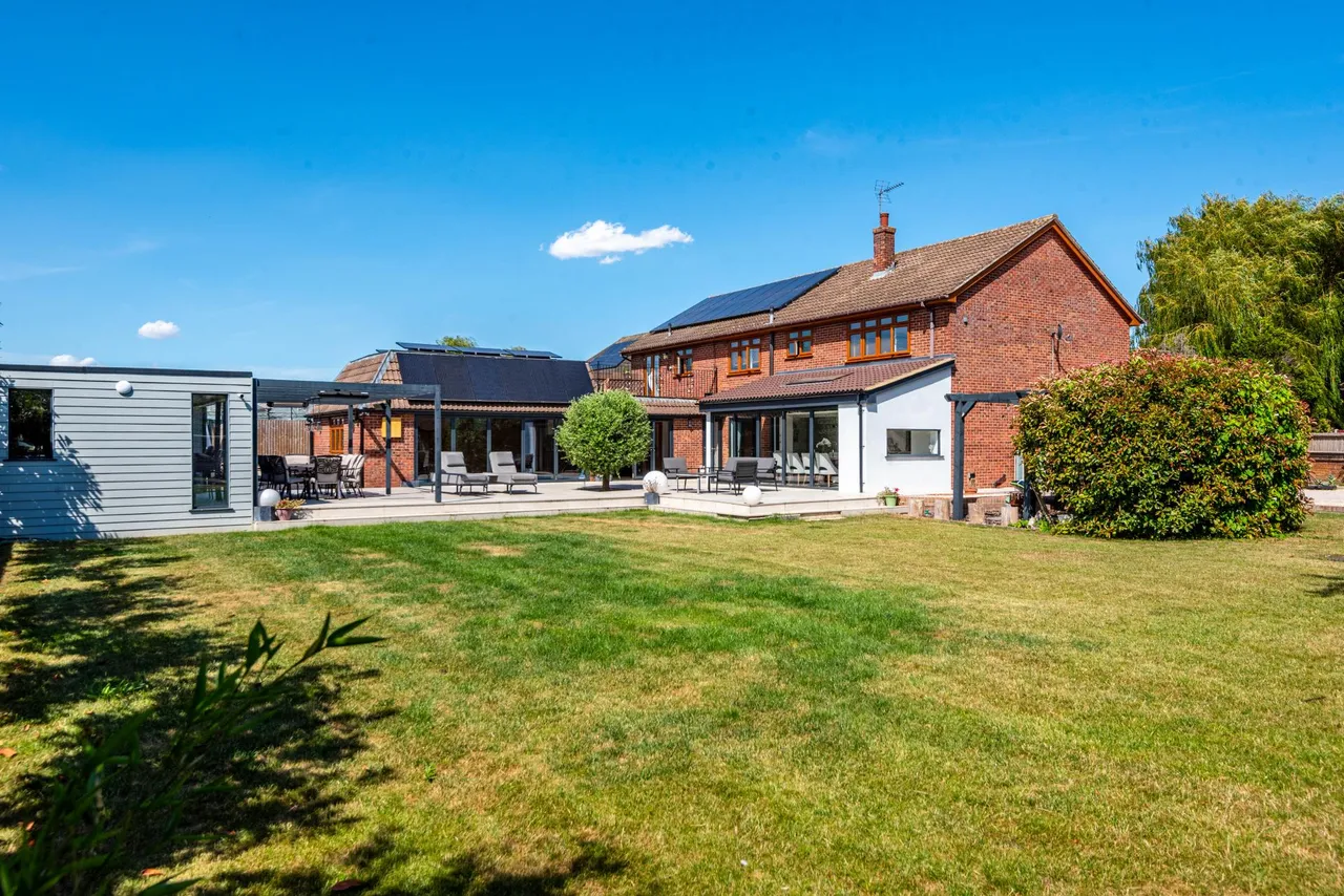 5 bed house for sale, Nursery Road, Nazeing, EN9