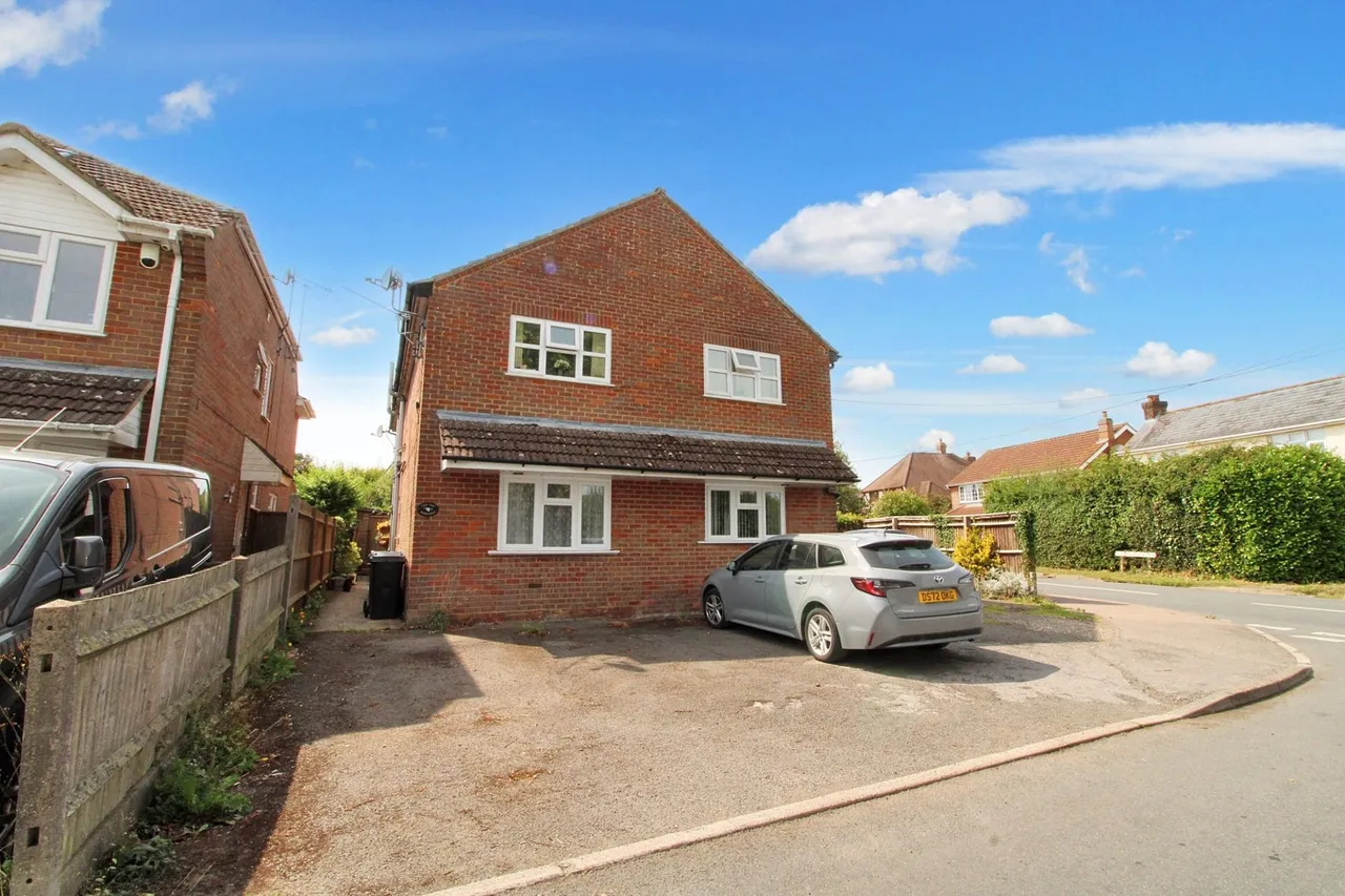 1 bed flat for sale, The Common, Holmer Green, HP15