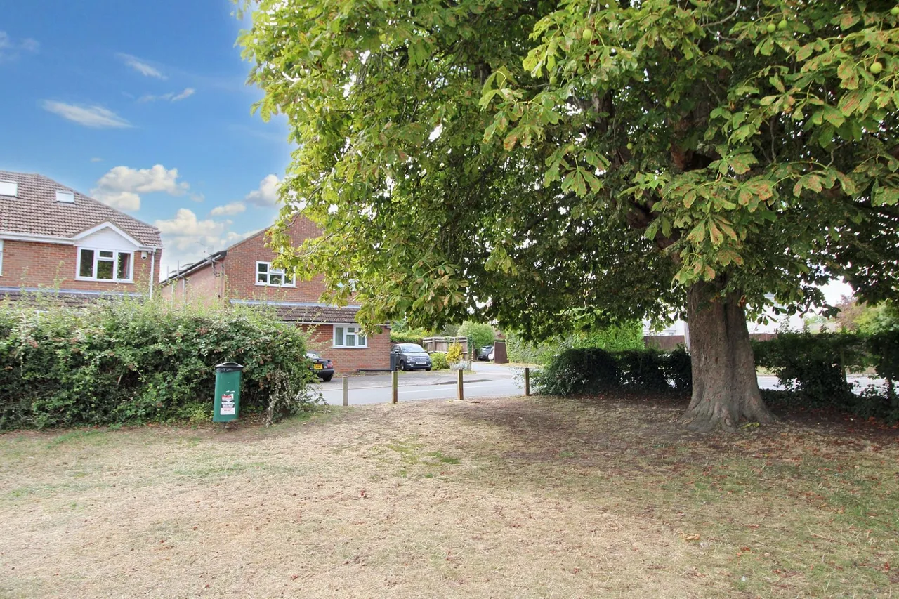 The Common, Holmer Green, HP15, photo 9