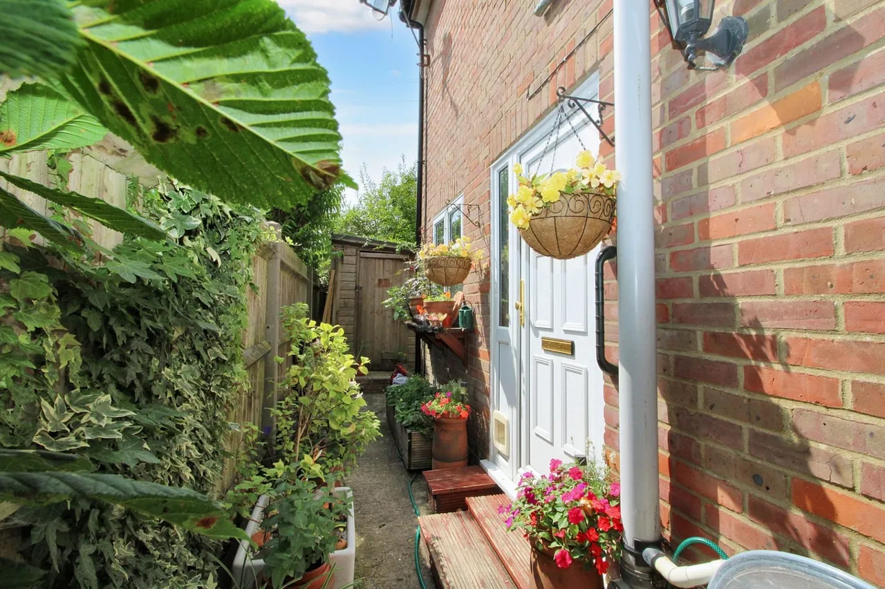 The Common, Holmer Green, HP15, photo 6