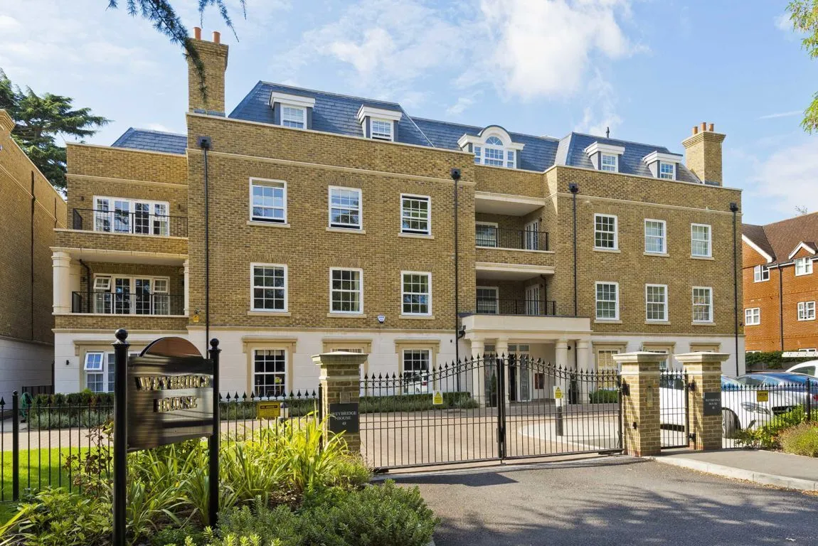 3 bed flat for sale, Queens Road, Weybridge, KT13