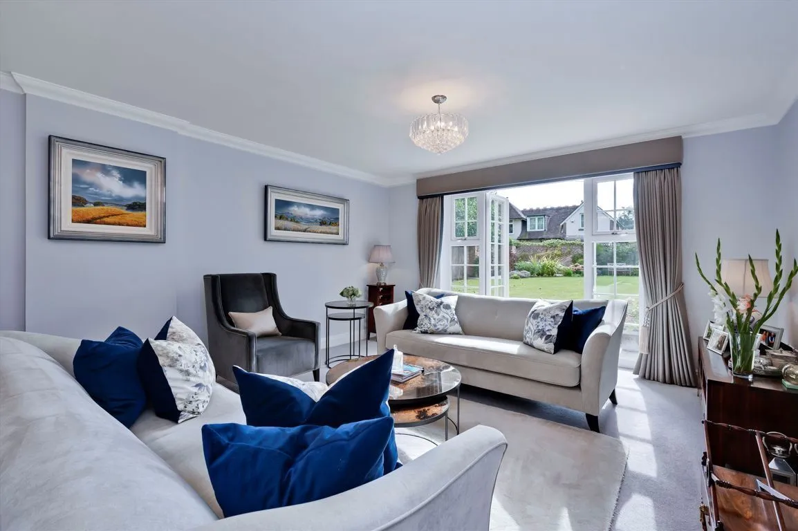 Queens Road, Weybridge, KT13, photo 2