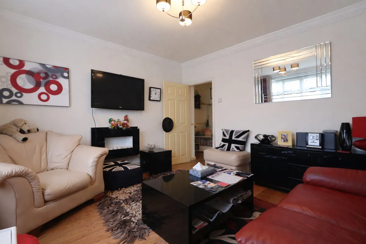 Faringdon Avenue,, Romford, Harold Hill, RM3 8JT, photo 4