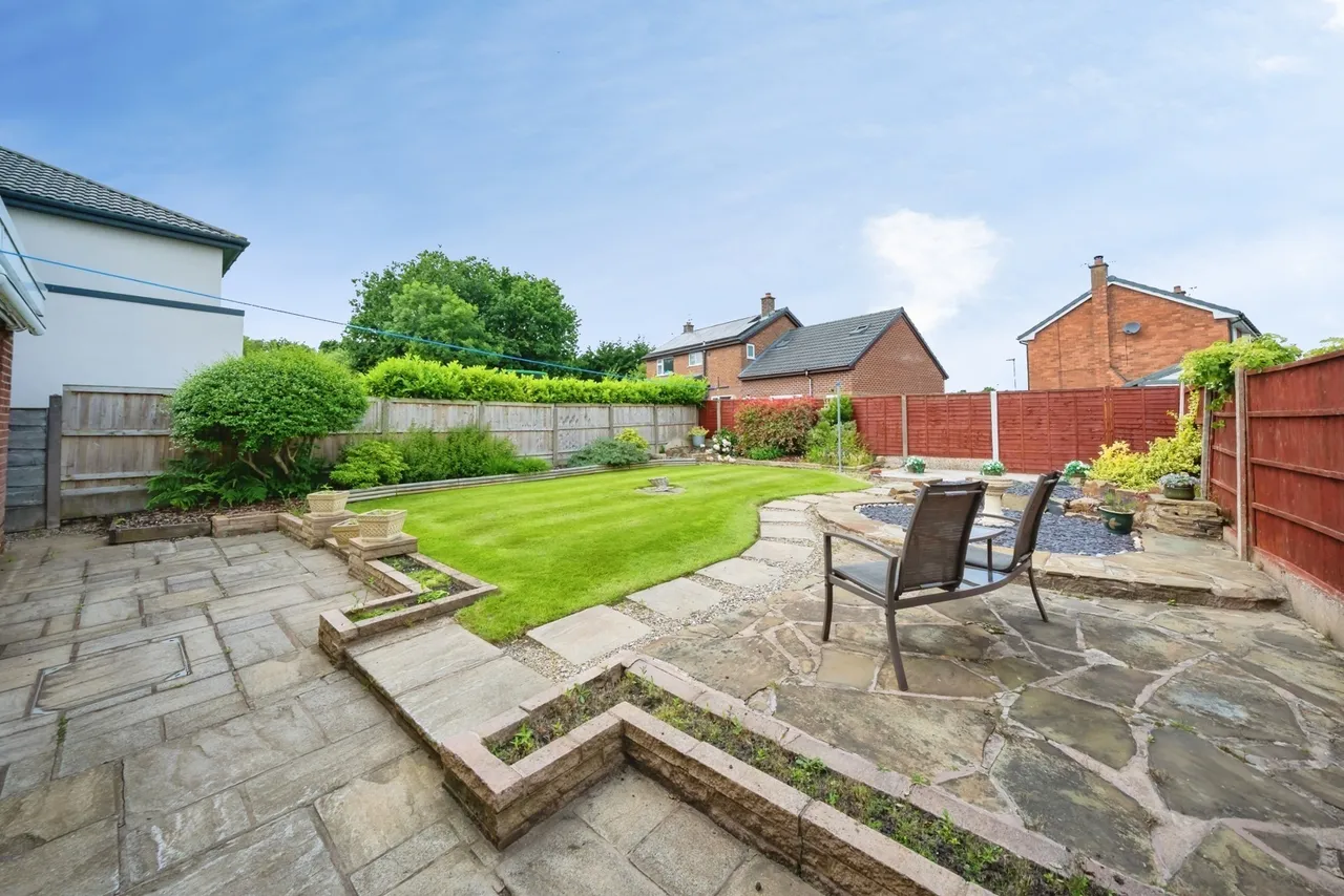 Bowden Close, Culcheth, Warrington, Cheshire, WA3, photo 6