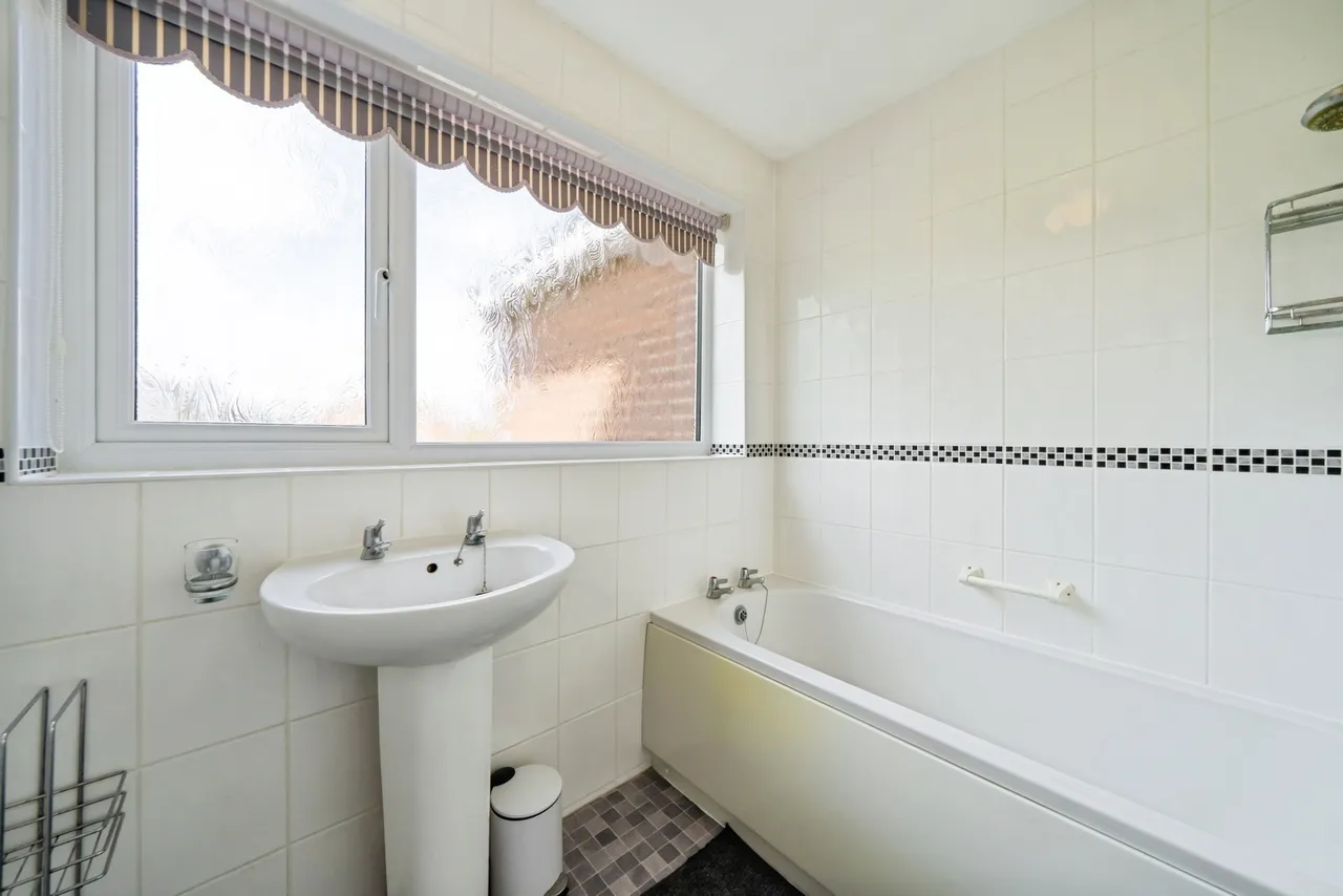 Bowden Close, Culcheth, Warrington, Cheshire, WA3, photo 9