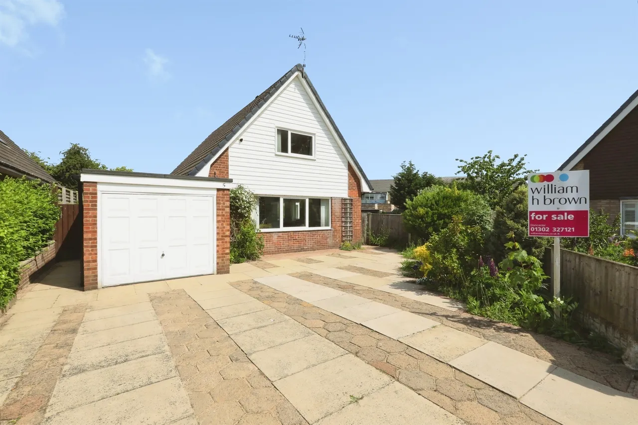 4 bed house for sale, Darfield Close, Rossington, DN11