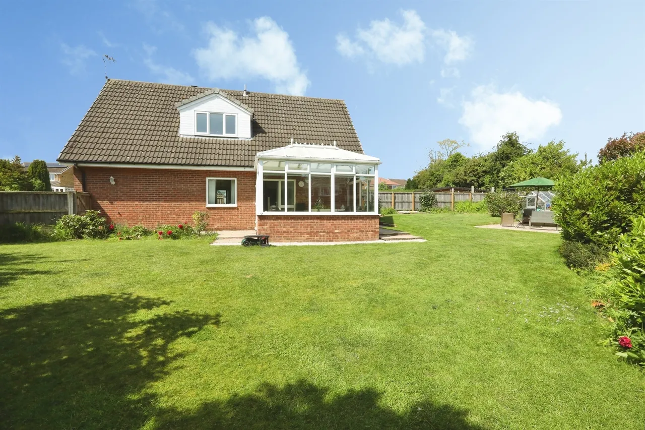 Darfield Close, Rossington, DN11, photo 2