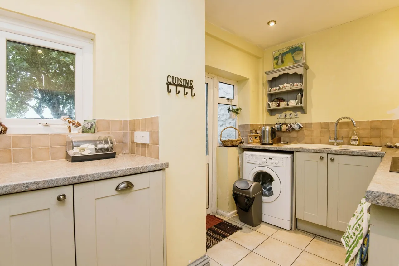 High Street, Honiton, EX14, photo 8