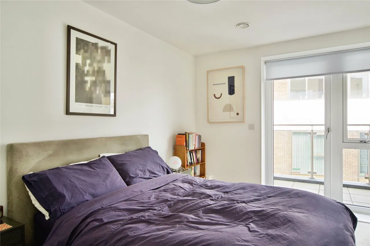 High Road, London, N20, photo 13