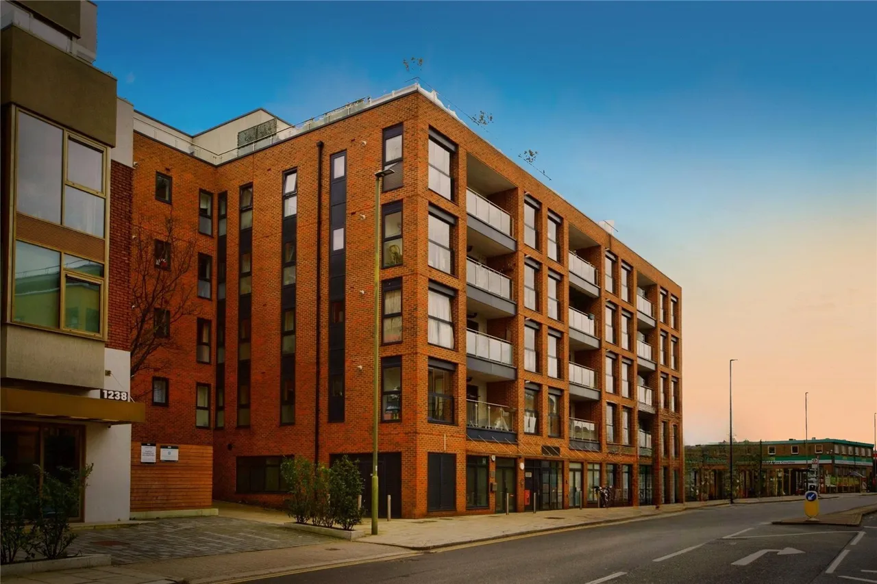 1 bed flat for sale — High Road, London, N20