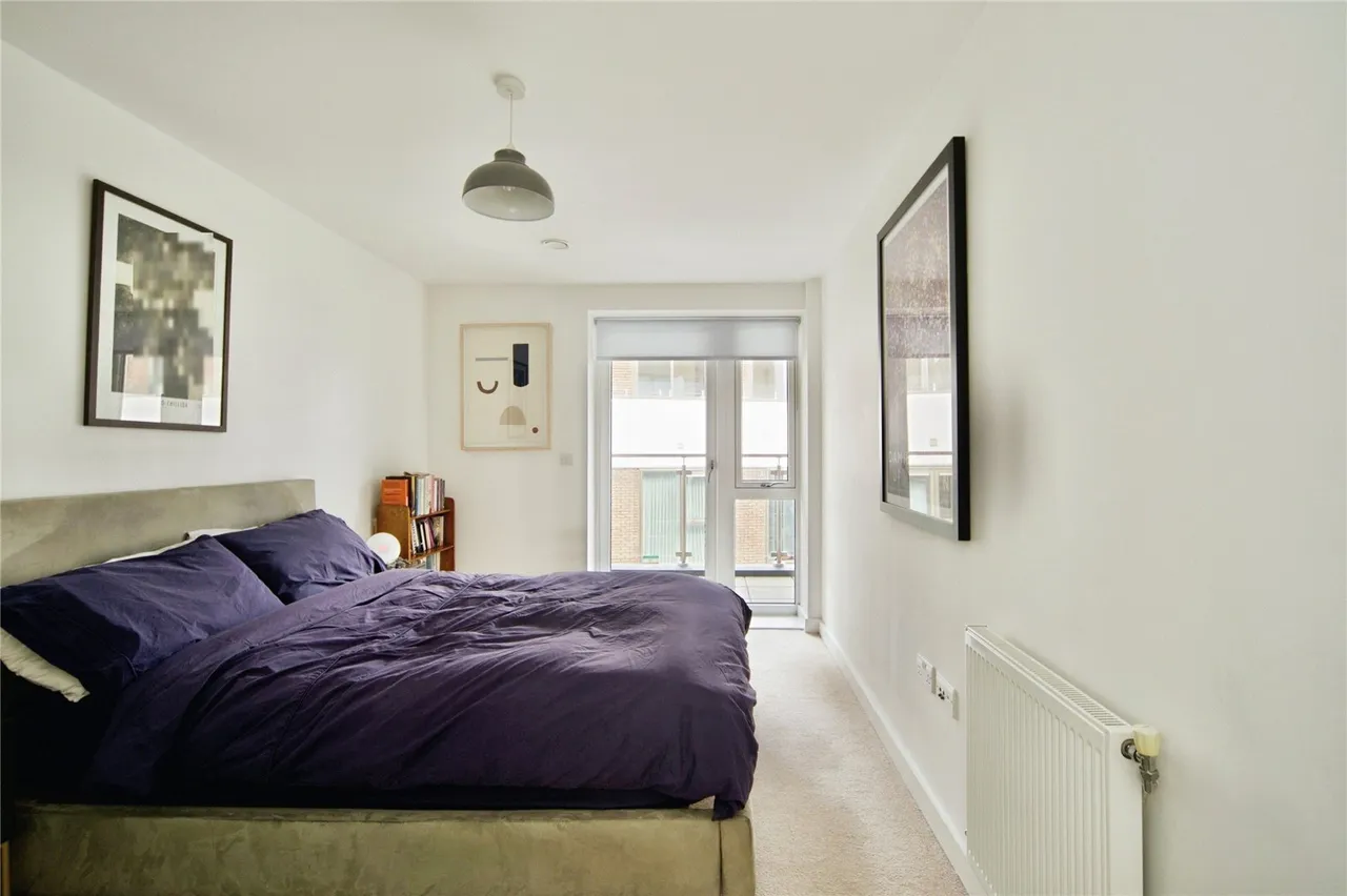 High Road, London, N20, photo 15
