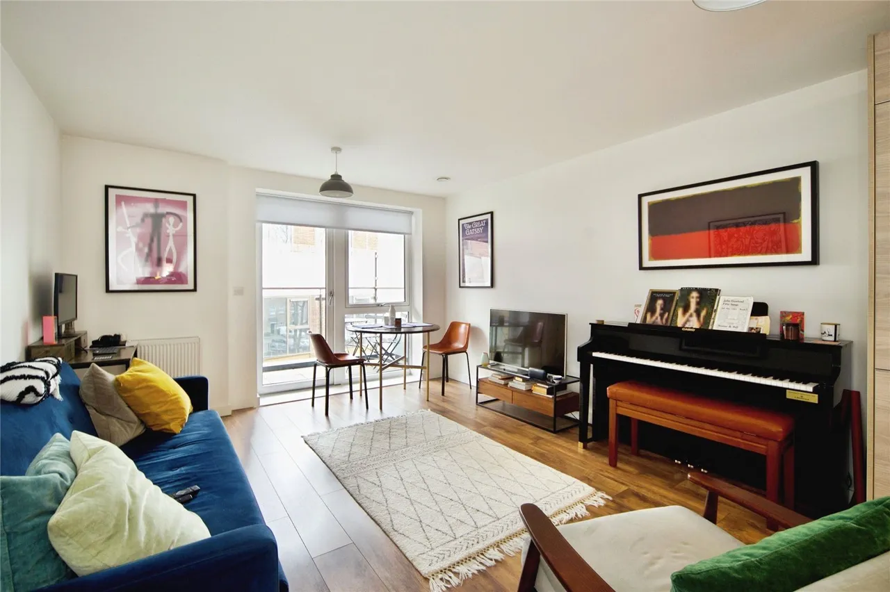 High Road, London, N20, photo 2
