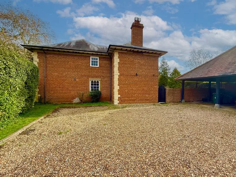 Burnhams Field, Weston Turville HP22 5AF, photo 11