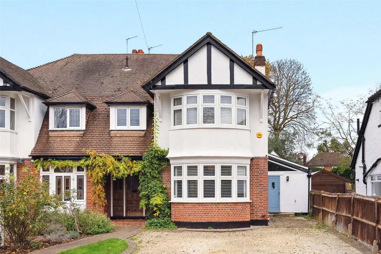 4 bed house for sale — Broad Lane, Hampton, TW12 3AW