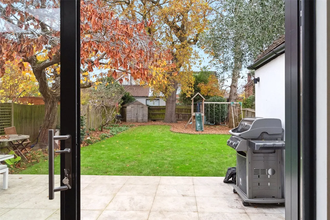 Broad Lane, Hampton, TW12 3AW, photo 16