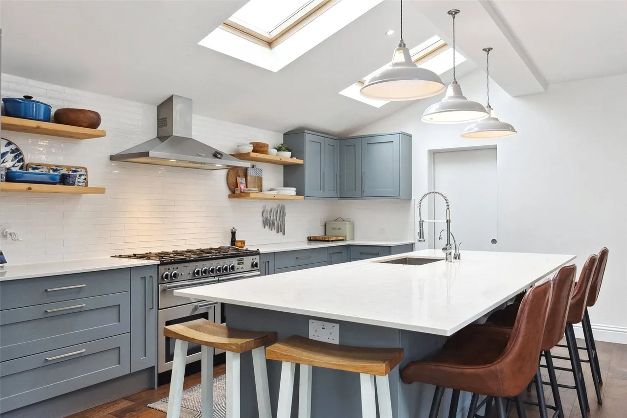Broad Lane, Hampton, TW12 3AW, photo 4
