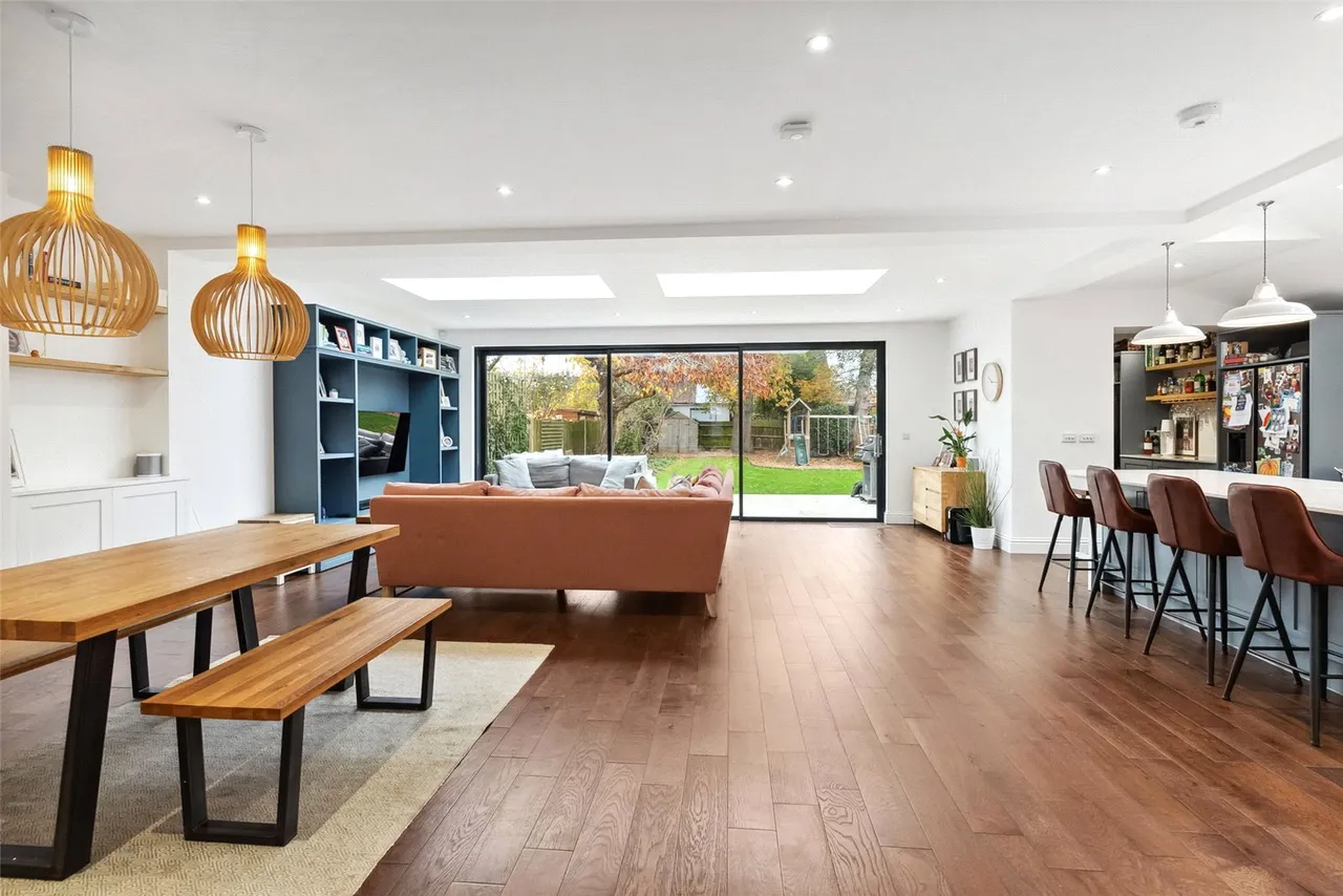 Broad Lane, Hampton, TW12 3AW, photo 2