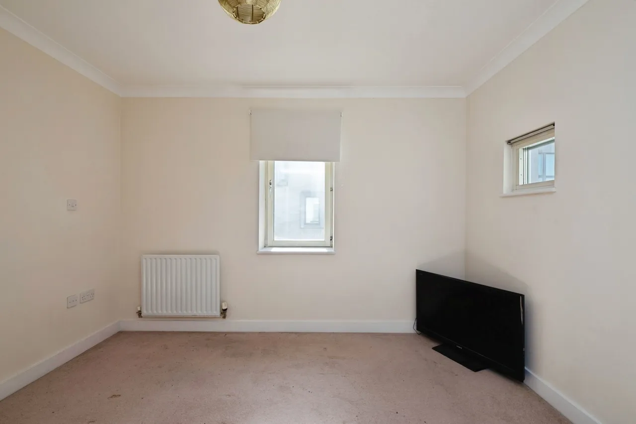 Church Road, Barking, IG11, photo 12