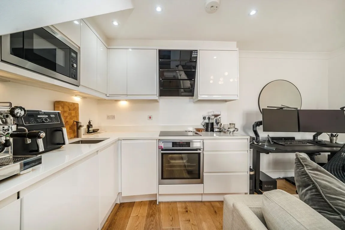 Reynolds Road, W4, photo 3