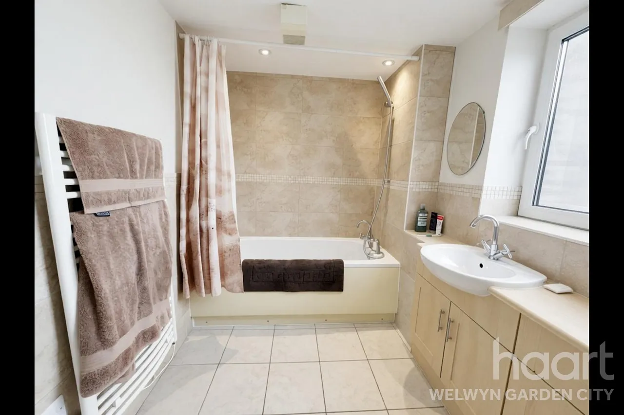 Moors Walk, Welwyn Garden City, AL7, photo 6