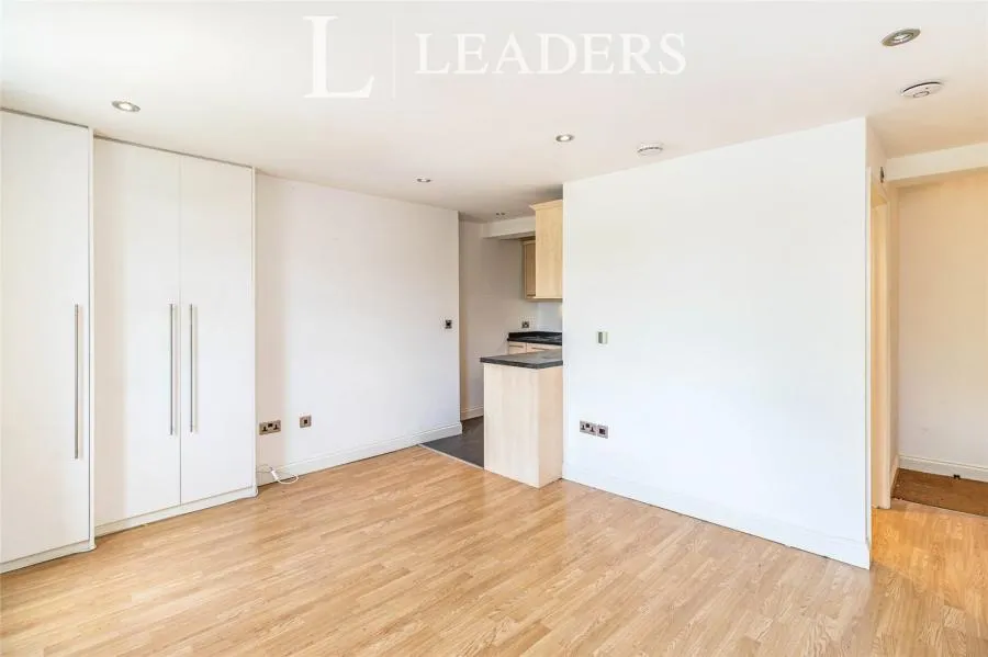 St. Mark's Hill, Surbiton, KT6, photo 2