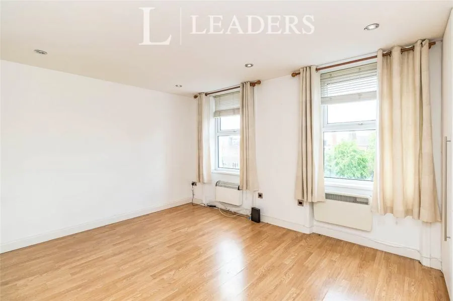 St. Mark's Hill, Surbiton, KT6, photo 3