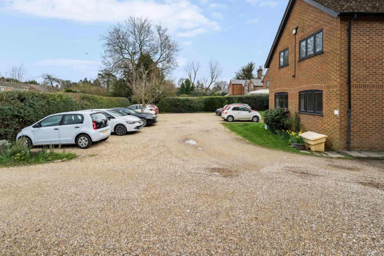 Main Road, Naphill, HP14, photo 12