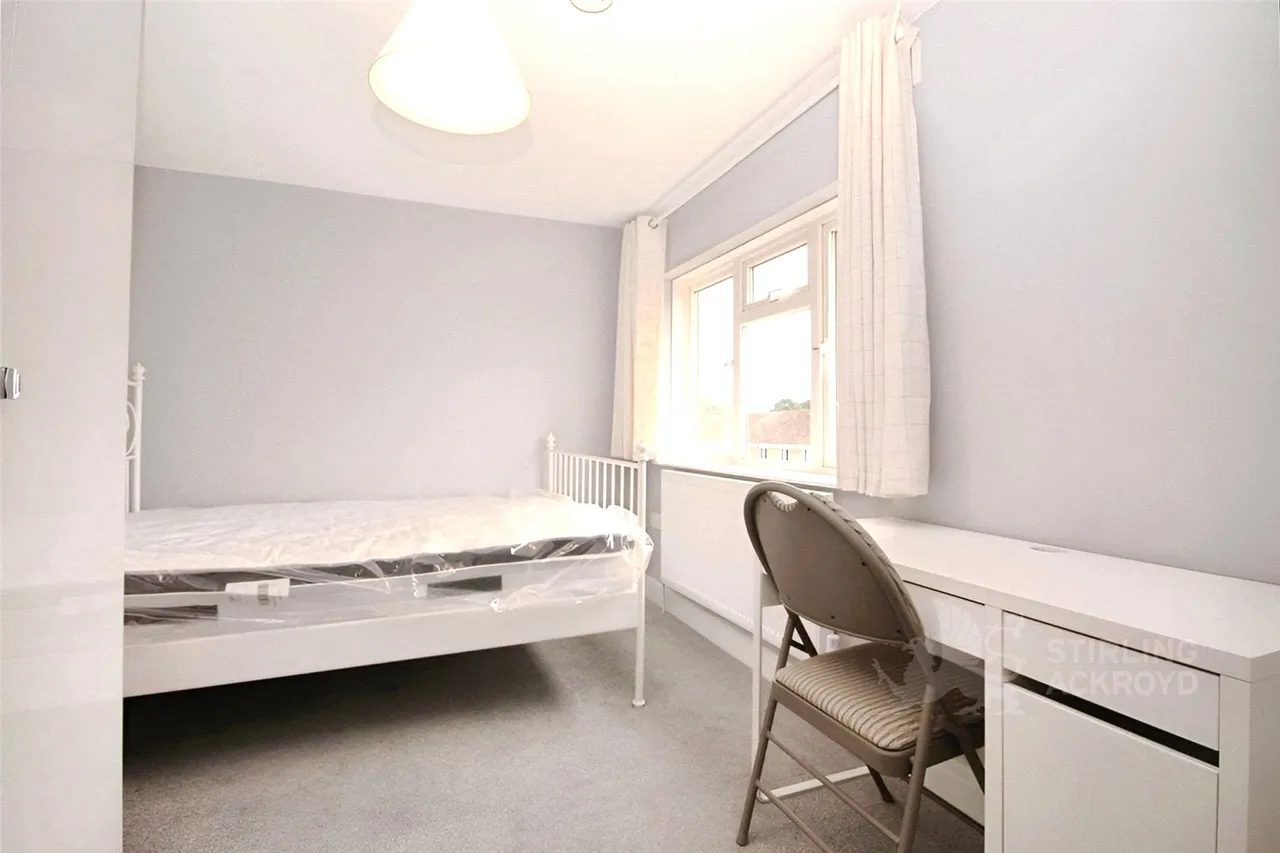 Applegarth Avenue, Guildford, GU2, photo 6