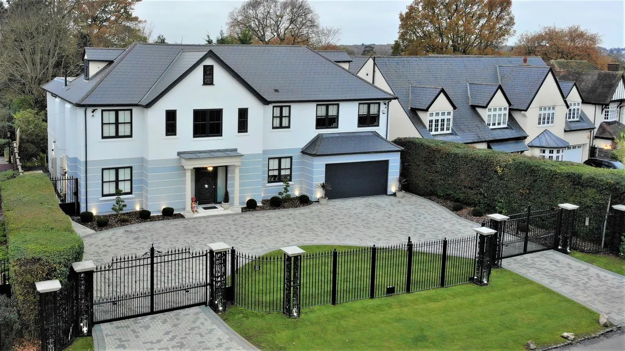 7 bed house for sale — Forest Lane, Chigwell