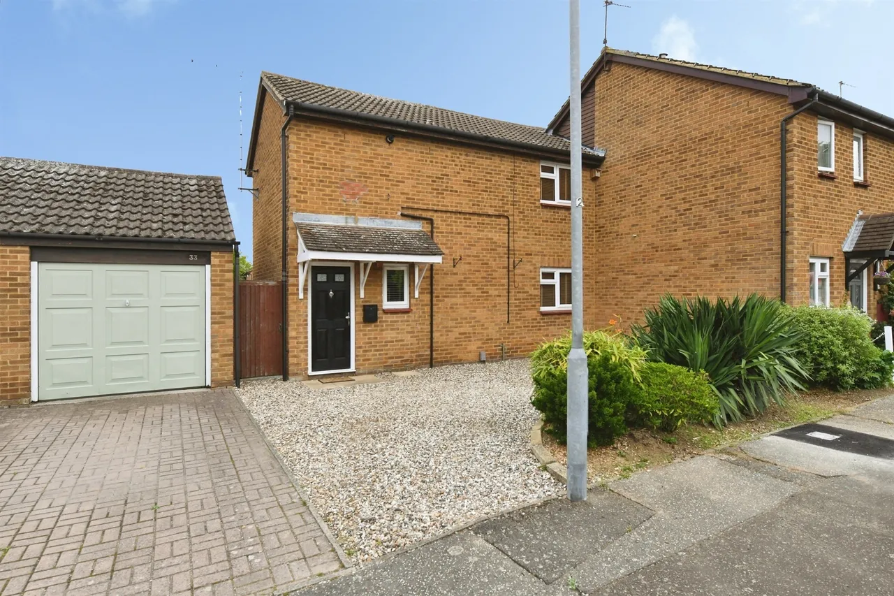 3 bed house for sale — Bounderby Grove, Chelmsford