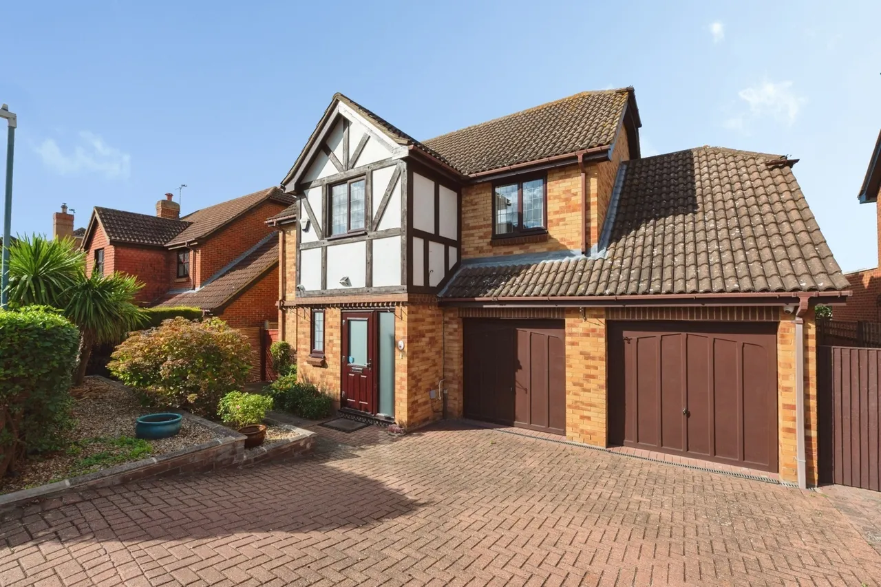 4 bed house for sale, Beaton Close, Greenhithe, DA9
