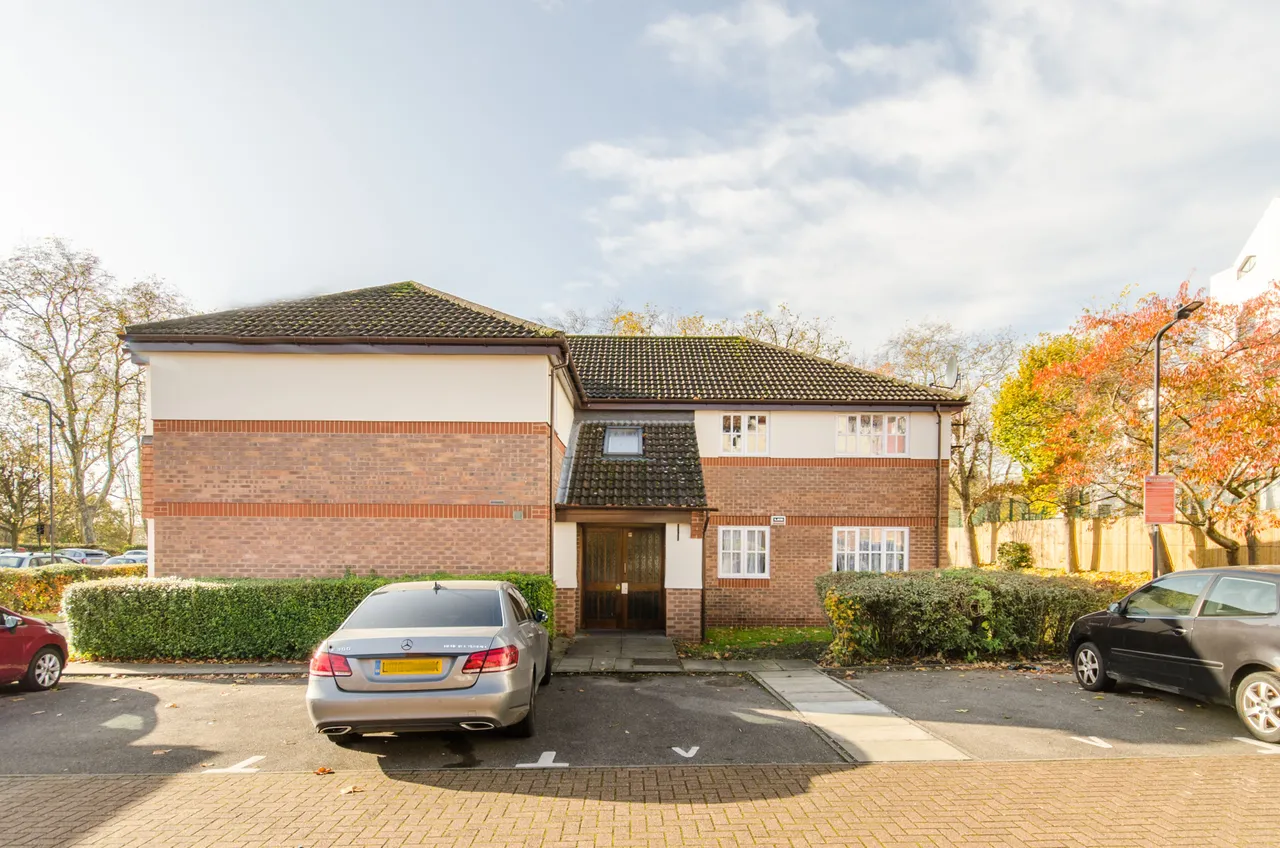 2 bed flat for sale — 5 Campbell Gordon Way, London