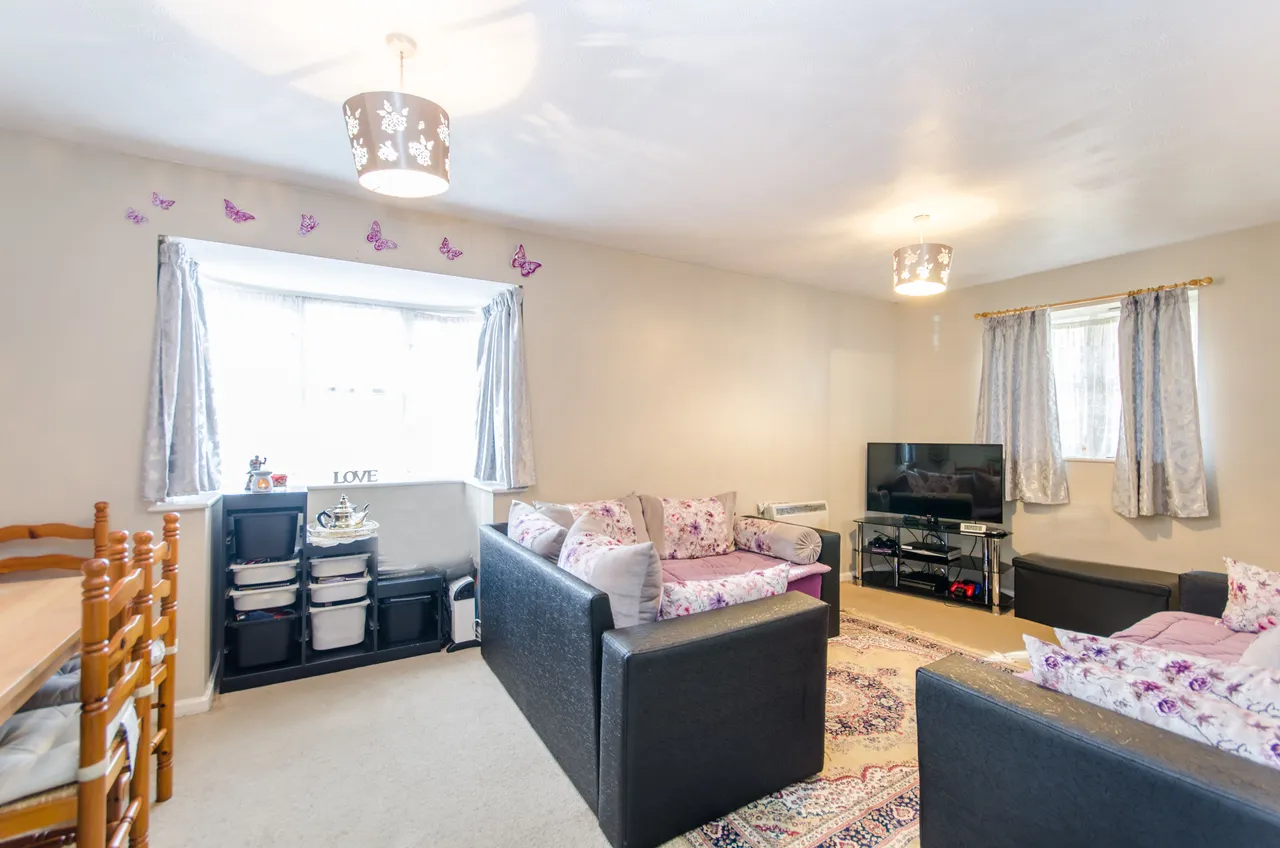 5 Campbell Gordon Way, London, photo 4