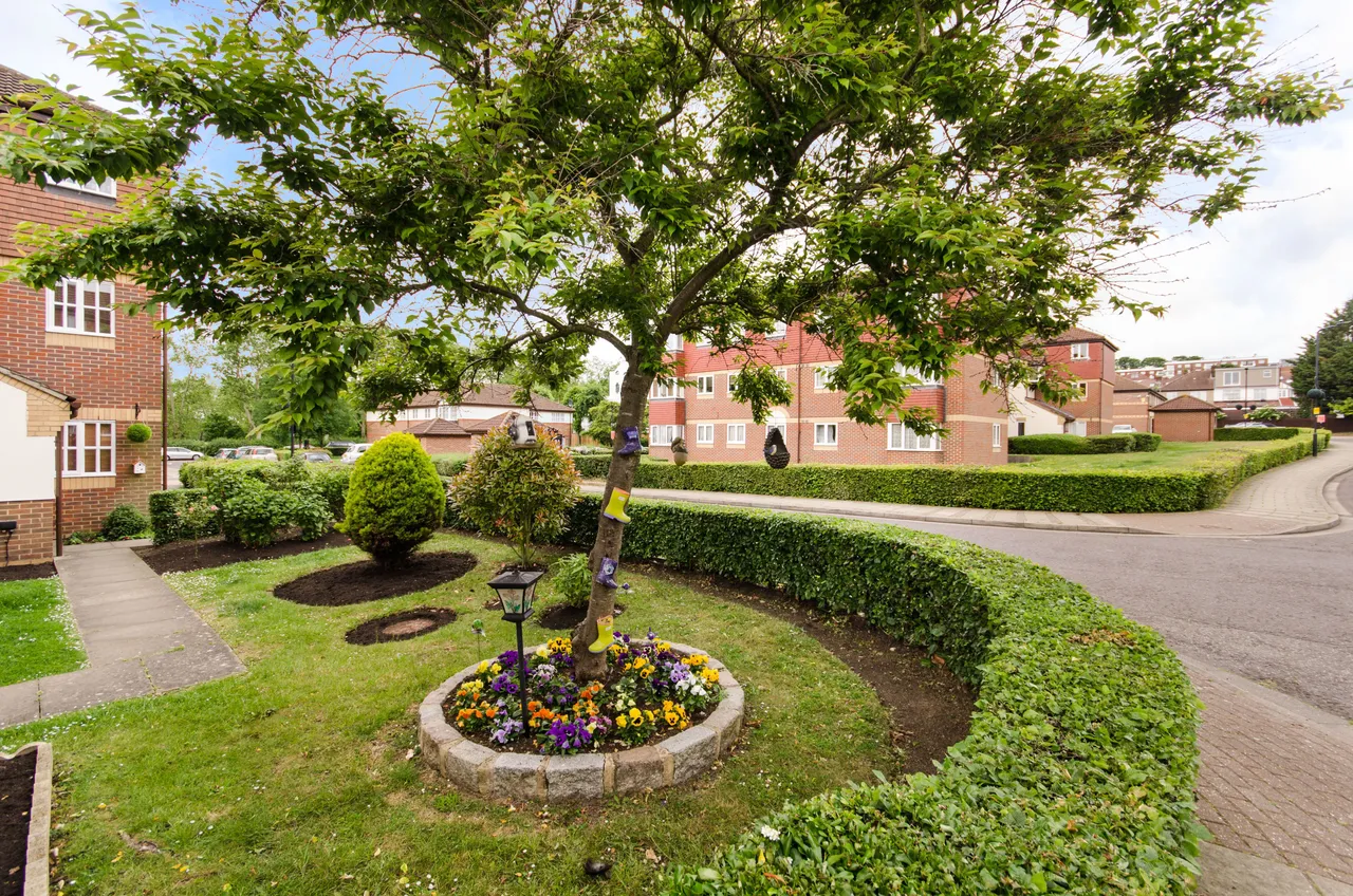 5 Campbell Gordon Way, London, photo 6