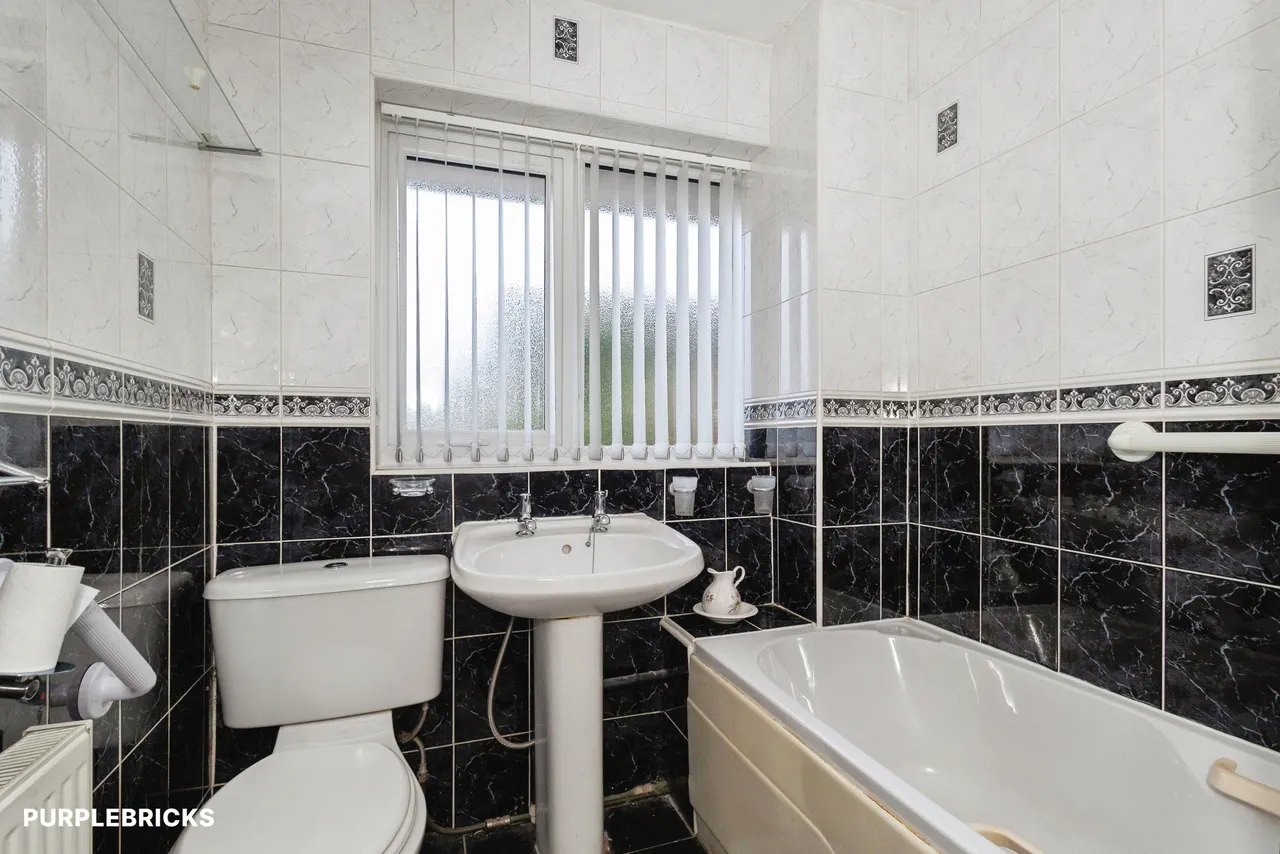 Park Crescent, Oldham, OL9, photo 4