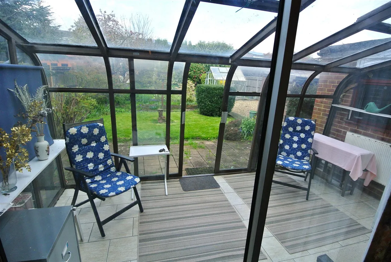 Green Road, Thorpe, Surrey, TW20 8QS, photo 13