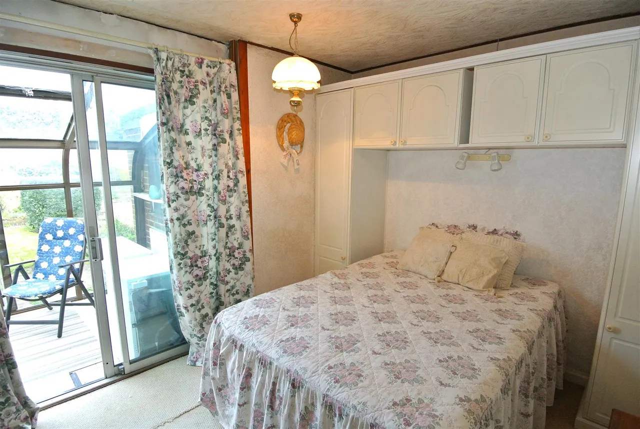 Green Road, Thorpe, Surrey, TW20 8QS, photo 9
