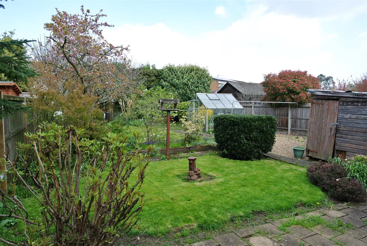 Green Road, Thorpe, Surrey, TW20 8QS, photo 14